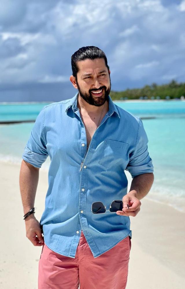 Aftab Shivdasani`s long hair, rolled-up sleeves, and beachfront pose create a mood-lifting, heart-throbbing picture